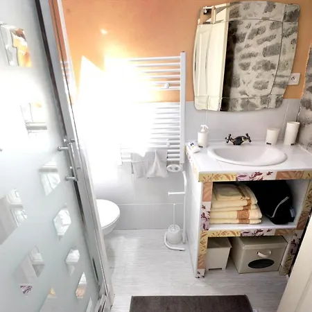 Maison de 2 chambres a Volvic avec terrasse amenagee et WiFi *